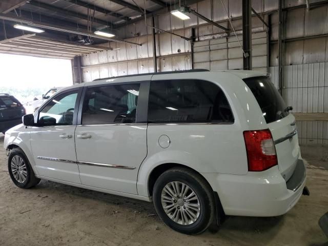 2015 Chrysler Town & Country Touring L