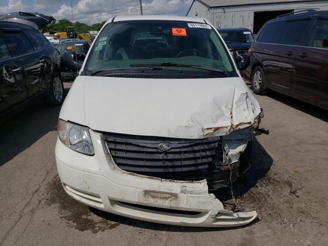 2007 Chrysler Town & Country LX