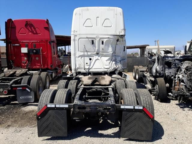 2021 Freightliner Cascadia 126