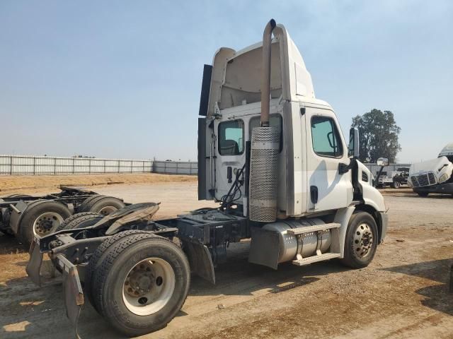 2011 Freightliner Cascadia 113