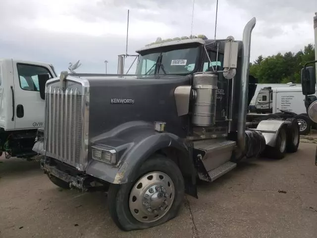 2000 Kenworth Construction W900