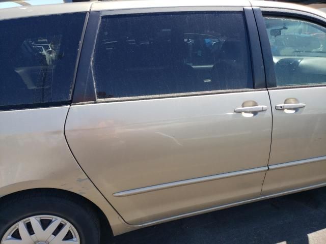 2005 Toyota Sienna CE