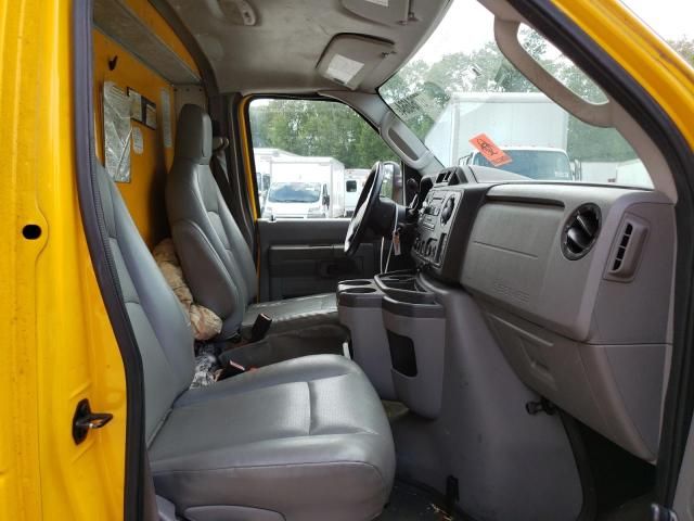 2012 Ford Econoline E350 Super Duty Cutaway Van