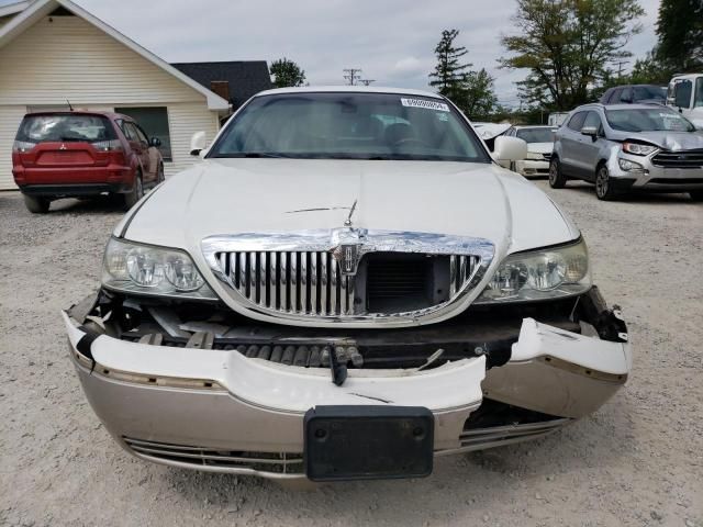 2003 Lincoln Town Car Signature