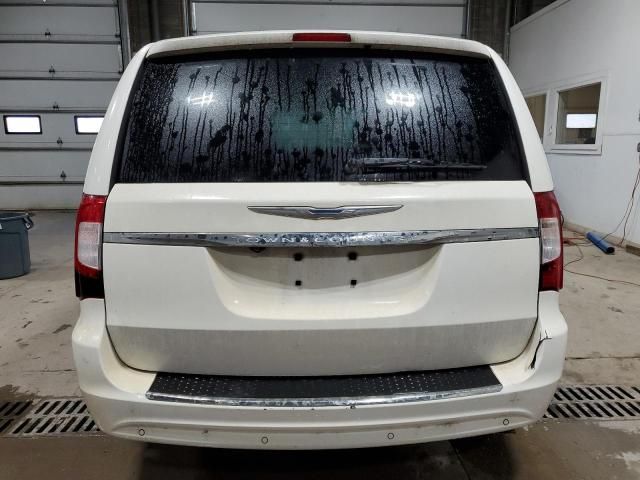 2013 Chrysler Town & Country Touring L