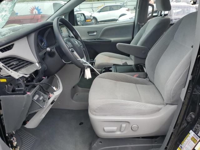 2019 Toyota Sienna LE