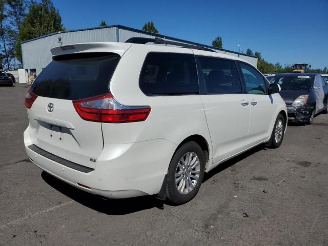 2017 Toyota Sienna XLE