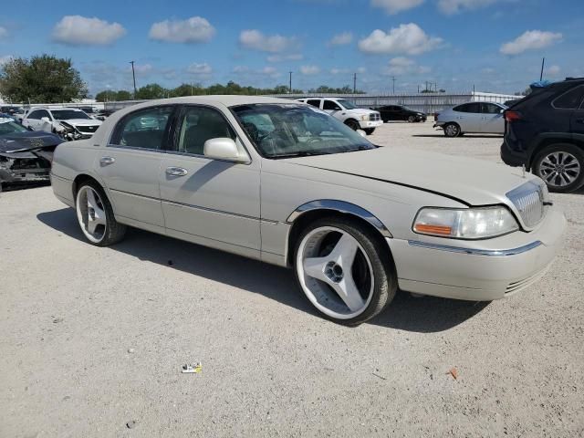 2005 Lincoln Town Car Signature