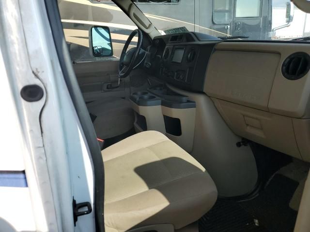 2010 Fowi 2010 Ford Econoline E450 Super Duty Cutaway Van