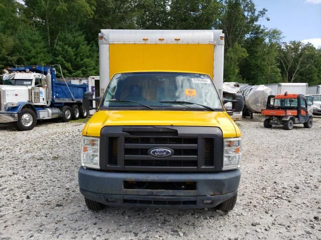 2012 Ford Econoline E350 Super Duty Cutaway Van