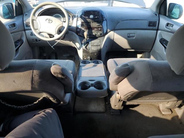 2004 Toyota Sienna CE