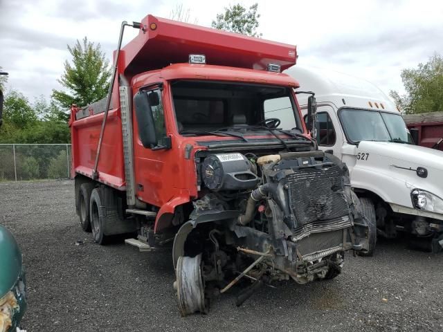 2002 Volvo VHD