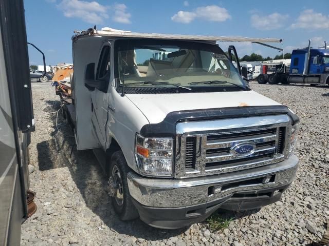 2023 Ford Econoline E450 Super Duty Cutaway Van