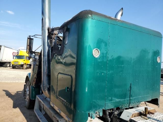 2000 Freightliner Conventional FLD120