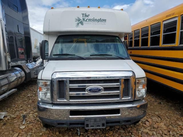 2012 Ford Econoline E350 Super Duty Cutaway Van