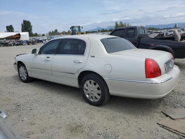 2005 Lincoln Town Car Signature Limited