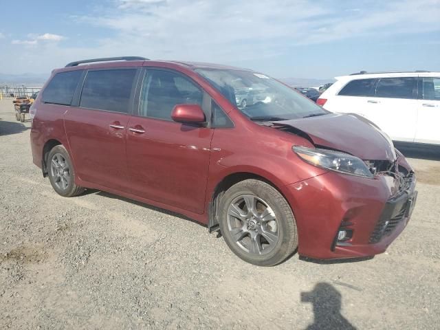 2019 Toyota Sienna SE