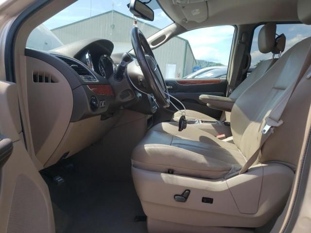 2013 Chrysler Town & Country Touring