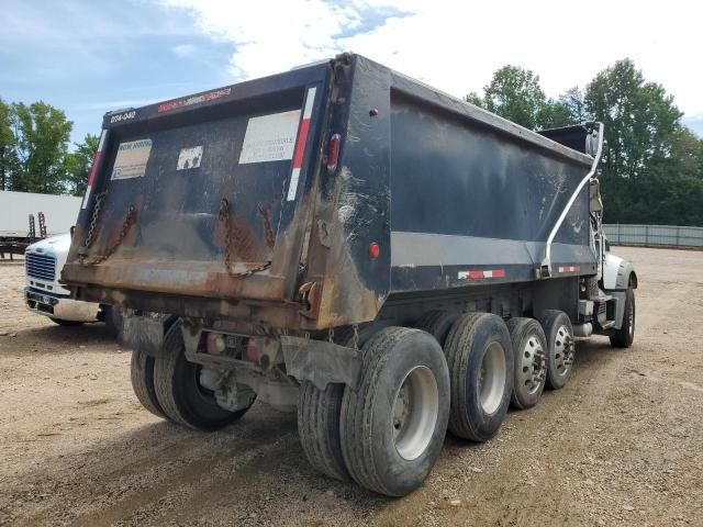 2018 Mack 700 GU700