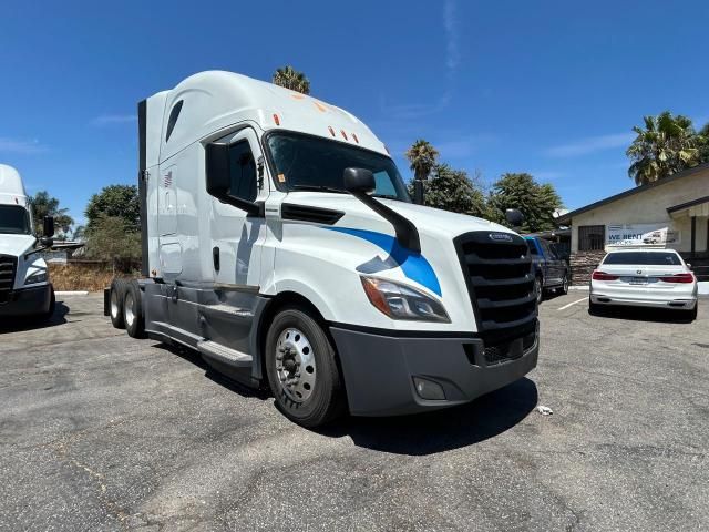 2020 Freightliner Cascadia 126