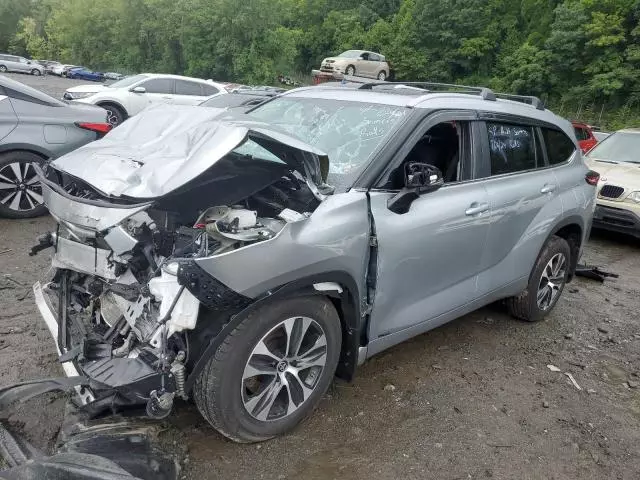 2023 Toyota Highlander Hybrid XLE