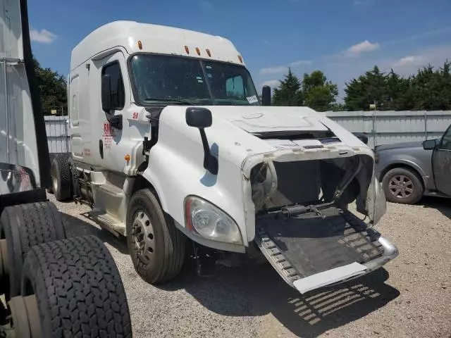 2013 Freightliner Cascadia 125