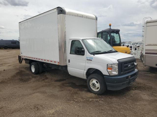 2021 Ford Econoline E450 Super Duty Cutaway Van