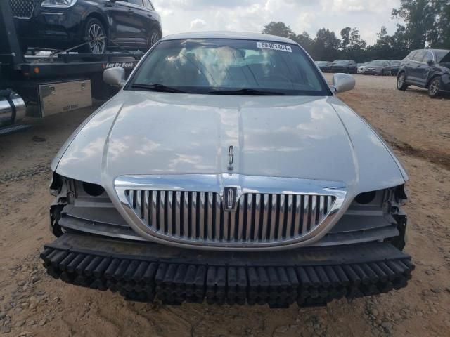 2004 Lincoln Town Car Executive