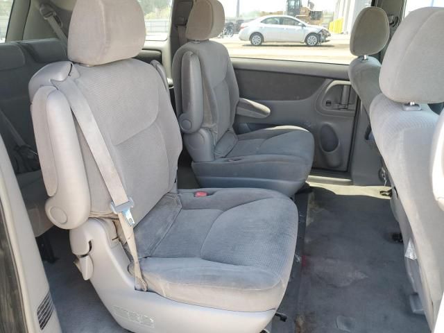 2004 Toyota Sienna CE