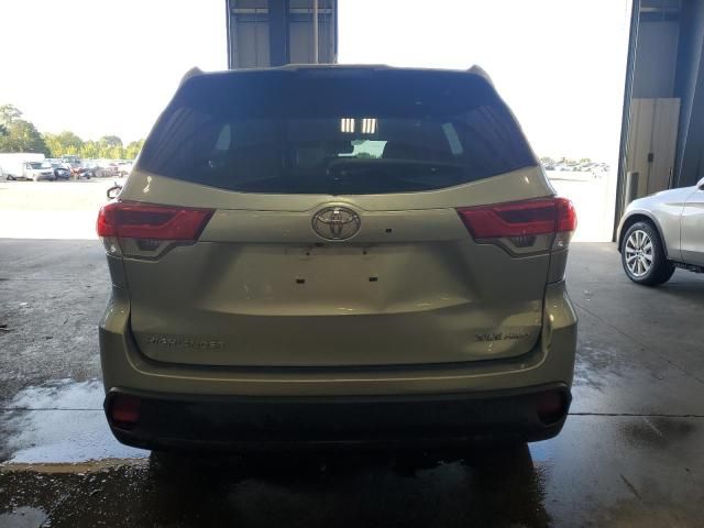 2019 Toyota Highlander SE