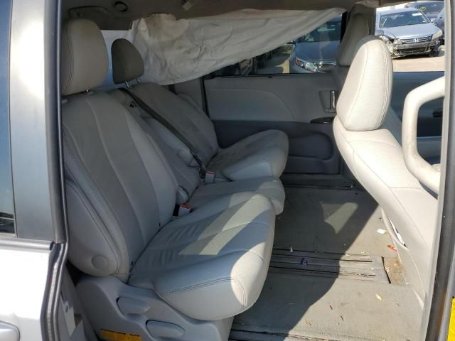 2013 Toyota Sienna XLE