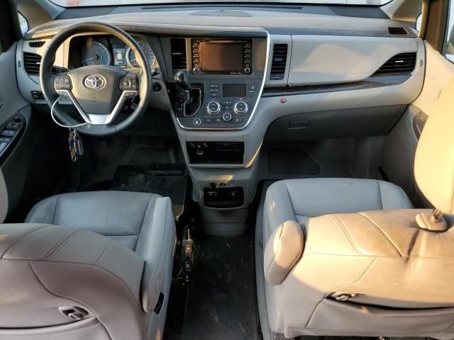 2018 Toyota Sienna XLE