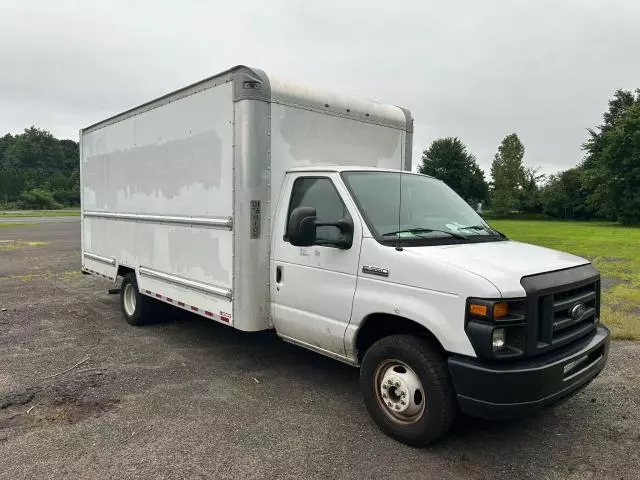 2017 Ford Econoline E350 Super Duty Cutaway Van