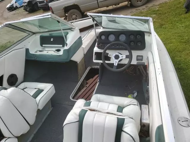 1989 Sea Ray Boat