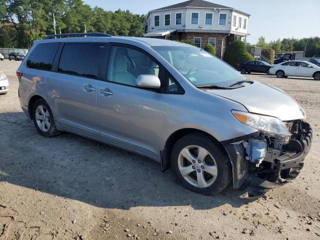 2016 Toyota Sienna LE