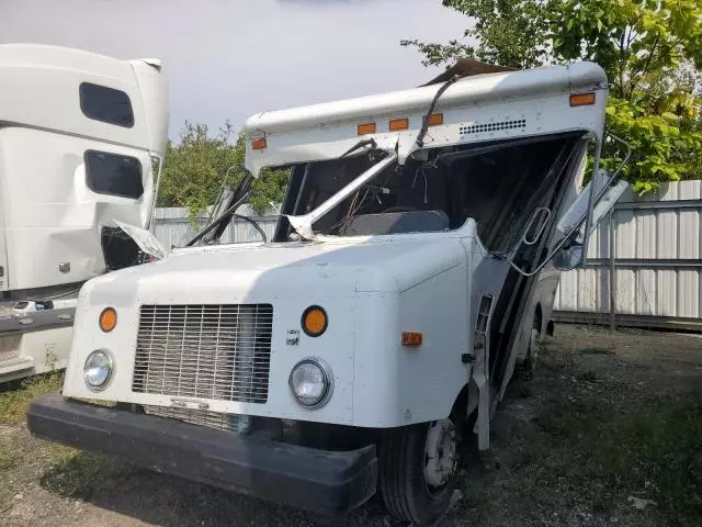 2004 Freightliner Chassis M Line WALK-IN Van