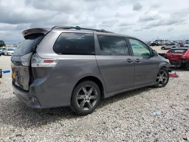 2011 Toyota Sienna Sport