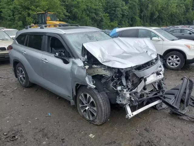 2023 Toyota Highlander Hybrid XLE