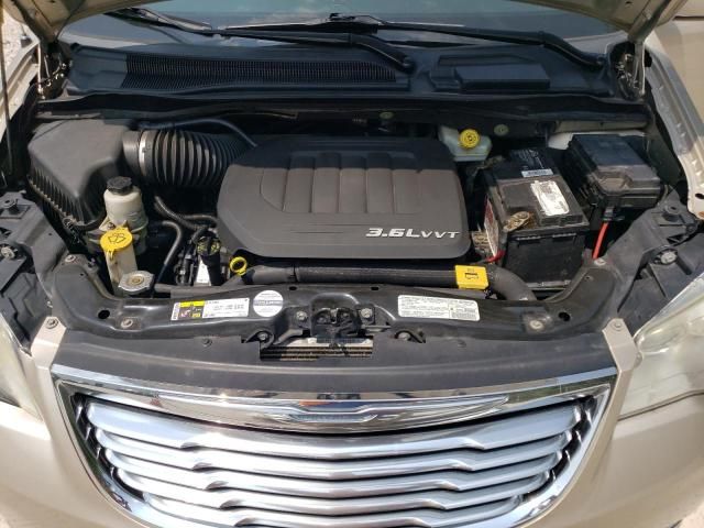 2013 Chrysler Town & Country Touring