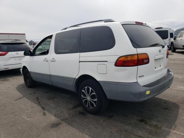 2000 Toyota Sienna CE