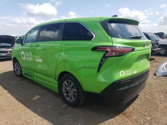 2022 Toyota Sienna LE