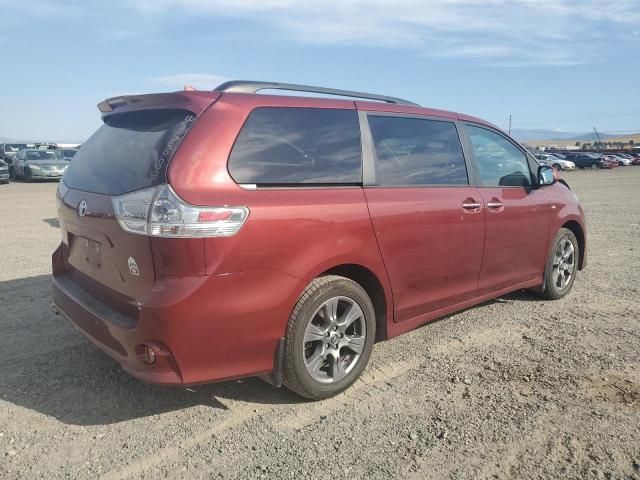 2019 Toyota Sienna SE