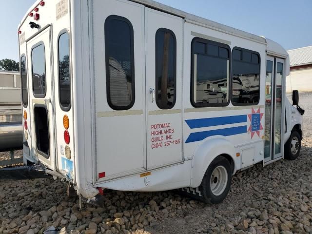 2015 Ford Econoline E350 Super Duty Cutaway Van