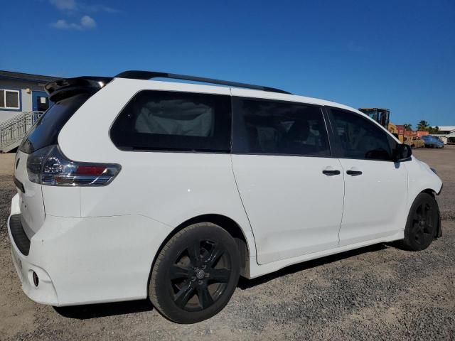 2020 Toyota Sienna SE