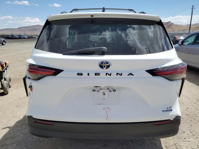 2022 Toyota Sienna LE