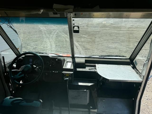 1999 Freightliner Chassis M Line WALK-IN Van