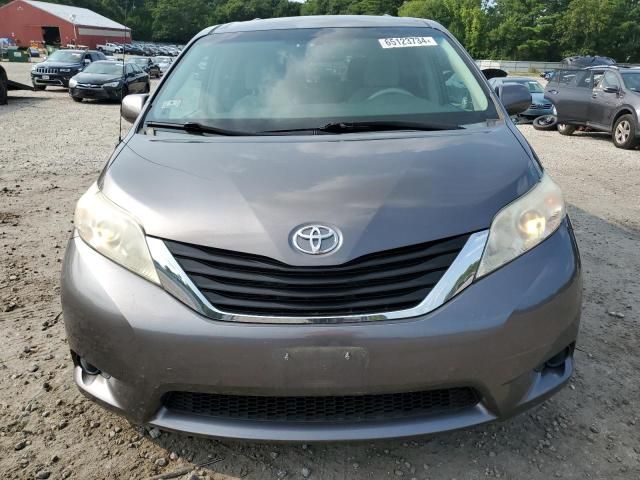 2014 Toyota Sienna LE