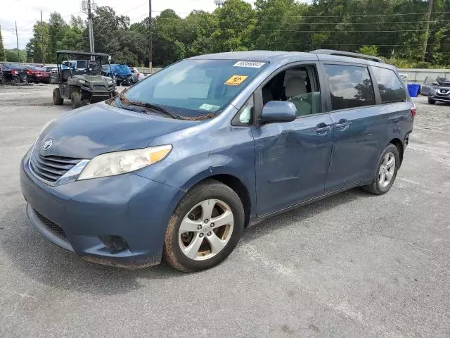 2017 Toyota Sienna LE