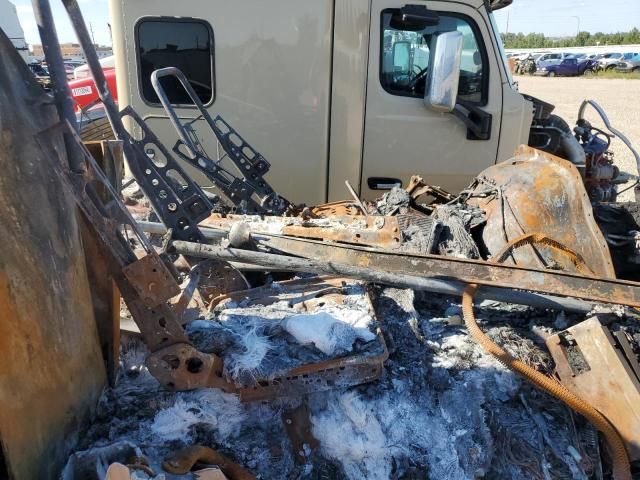 2019 Freightliner Cascadia 126