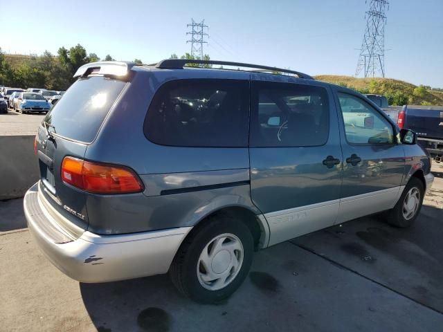 2000 Toyota Sienna LE